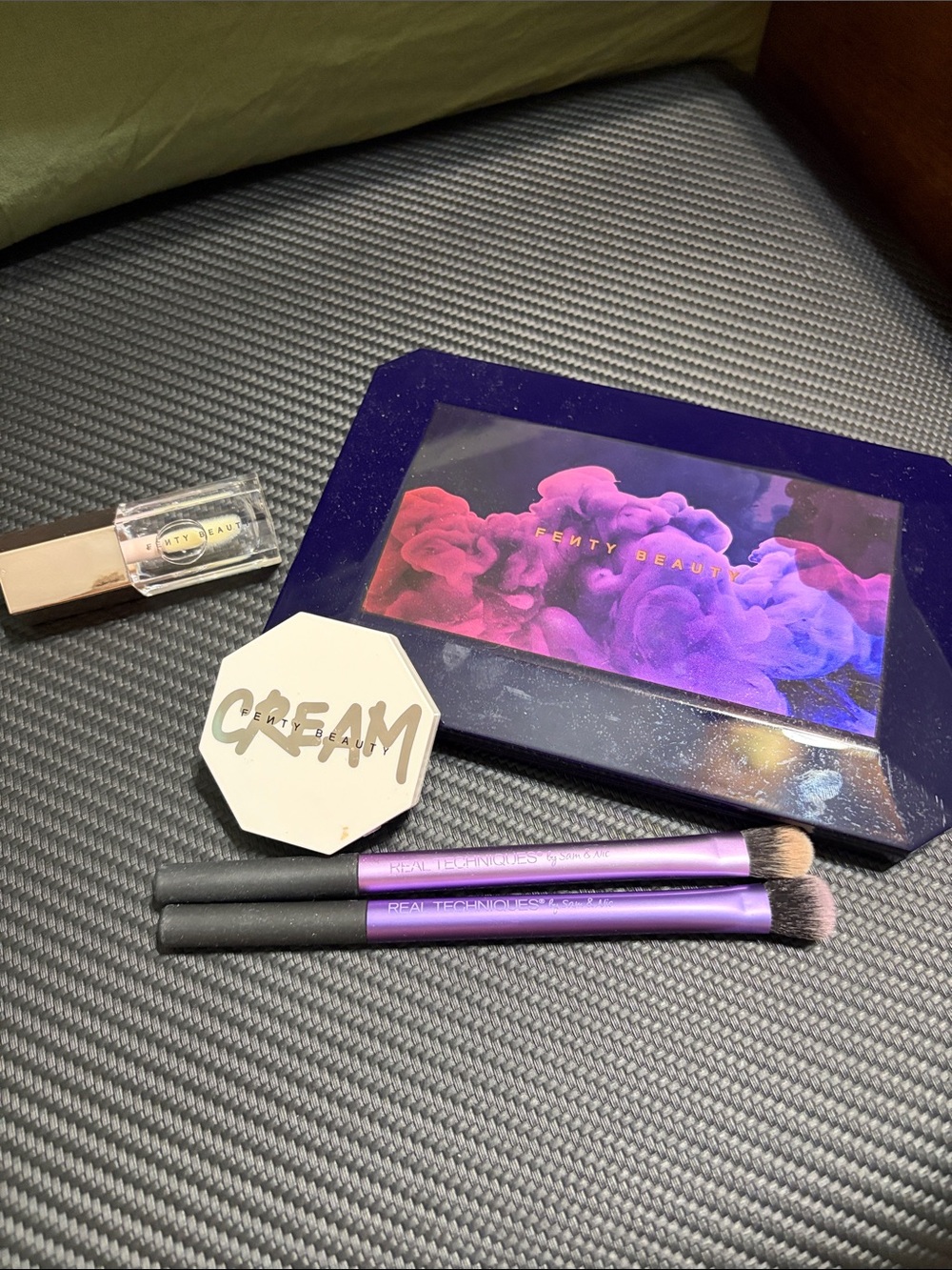 Fenty Beauty Eyeshadow Palette with Purple Brush Set blush Compact gloss balm
